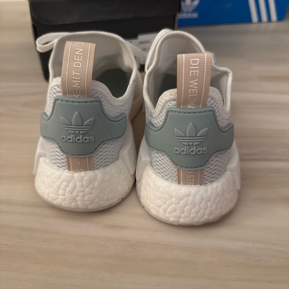 Adidas NMD R1 - Picture 4 of 6